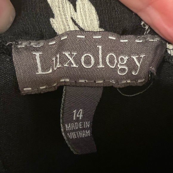 Luxology Off Shoulder Floral Romper - Picture 7 of 7